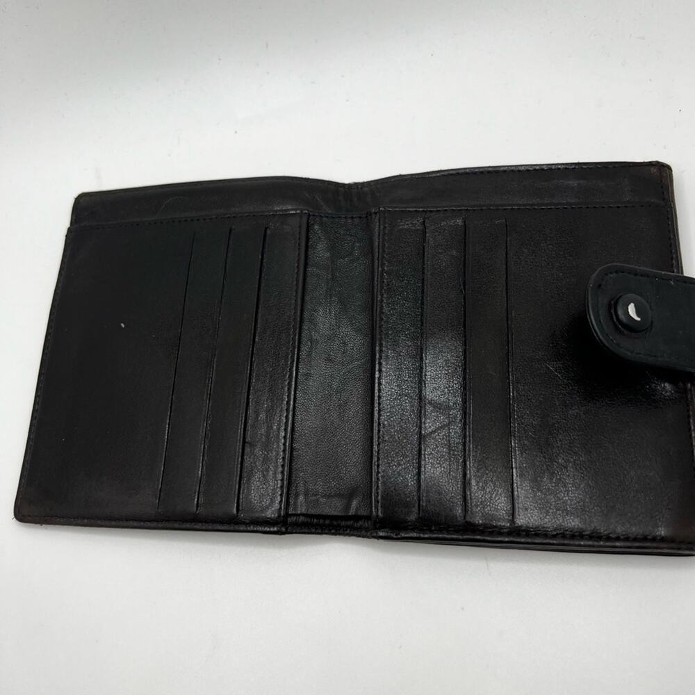 GUC Chanel Black Vintage Compact Wallet - Picture 4 of 8